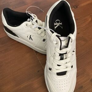 CALVIN KLEIN Faux Leather Low Top Sneakers White & Black Size 11M NEW